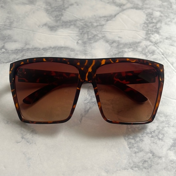 Sunglasses - Picture 4 of 5
